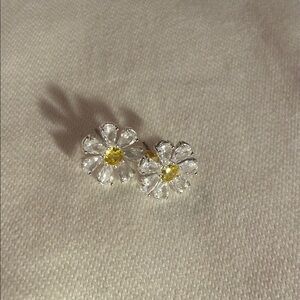 Spring floral design daisy silvertone and crystal post Earrings